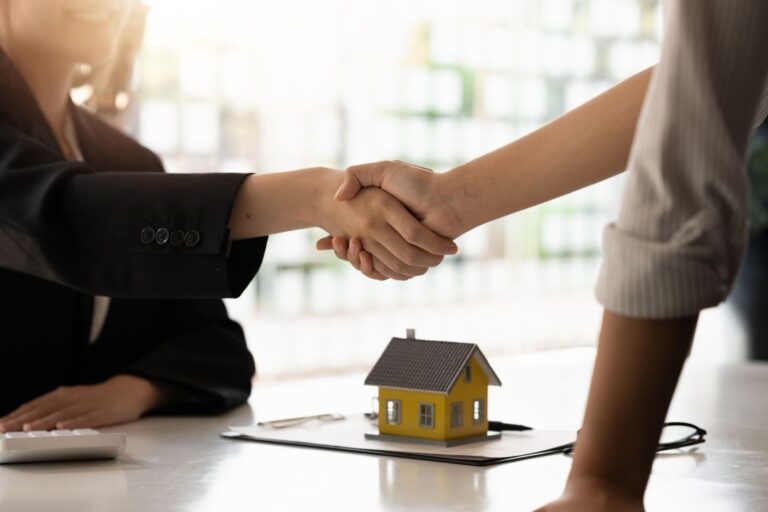 División Inmobiliaria Canva 3 COMPRA Y VENTA DE PROPIEDADES QUITO ECUADOR 1 1